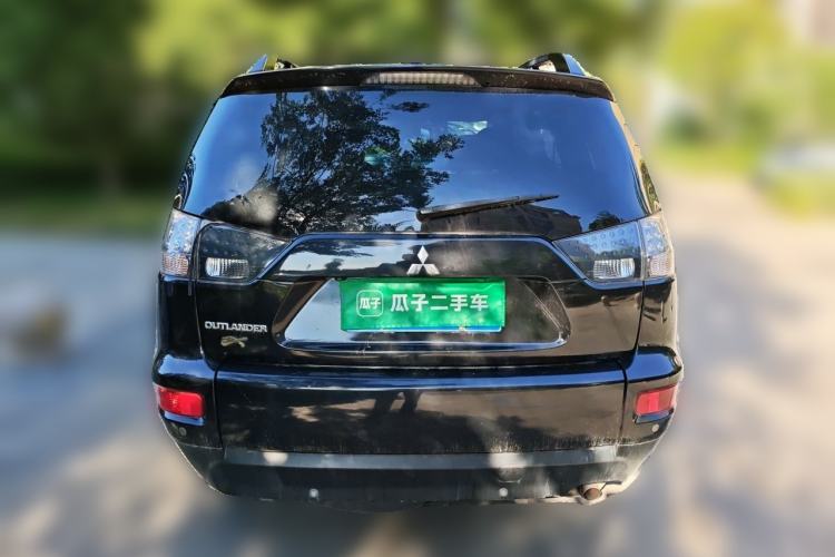 Used Mitsubishi Outlander 2012 Kicks 2.4 Fashion Navigation Edition Rear