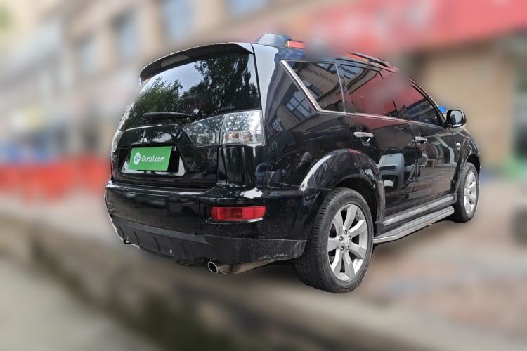 Used Mitsubishi Outlander 2012 Kicks 2.4 Fashion Navigation Edition Rear Right 45 Deg