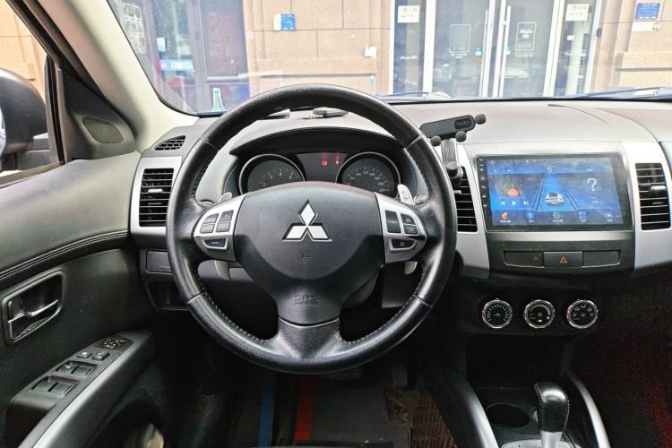 Used Mitsubishi Outlander 2012 Kicks 2.4 Fashion Navigation Edition Steering Wheel