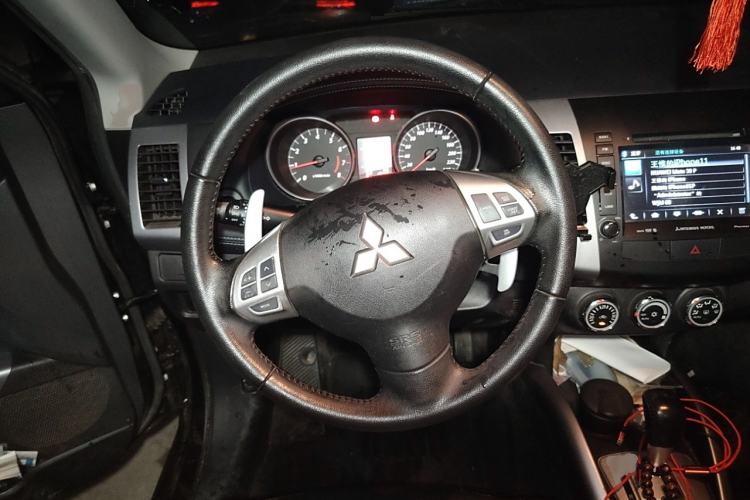Used Mitsubishi Outlander 2012 Kicks 2.4 Fashion Navigation Edition Steering Wheel