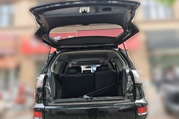 Used Mitsubishi Outlander 2012 Kicks 2.4 Fashion Navigation Edition Trunk