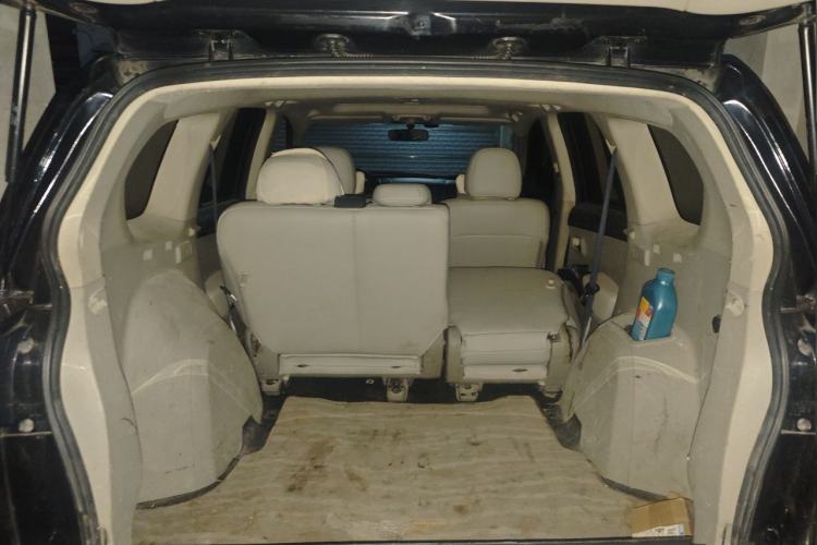 Used Mitsubishi Outlander 2012 Kicks 2.0 Sport Navigation Edition Trunk