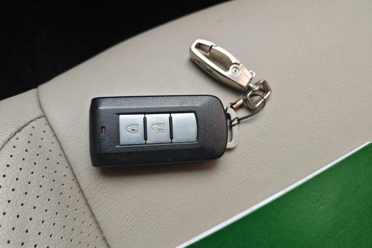 Used Mitsubishi Outlander 2012 Kijang 2.0 Urban Navigation Edition Vehicle Key