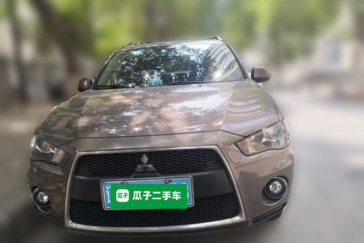 Used Mitsubishi Outlander 2012 Kicks 2.0 Sport Navigation Edition Front