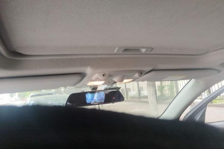 Used Mitsubishi Outlander 2012 Kicks 2.0 Sport Navigation Edition Headliner