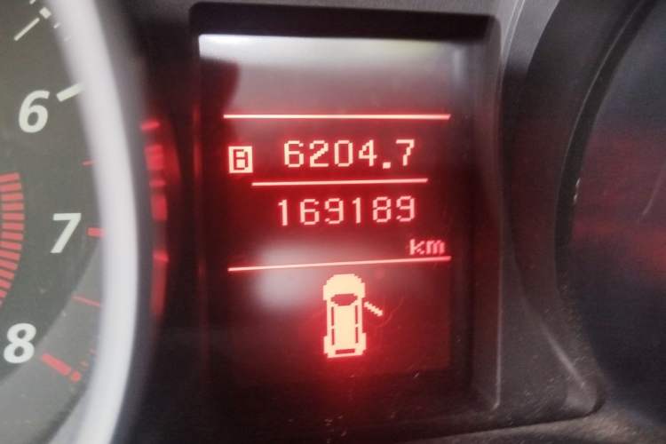Used Mitsubishi Outlander 2012 Kicks 2.0 Sport Navigation Edition Odometer Close Up