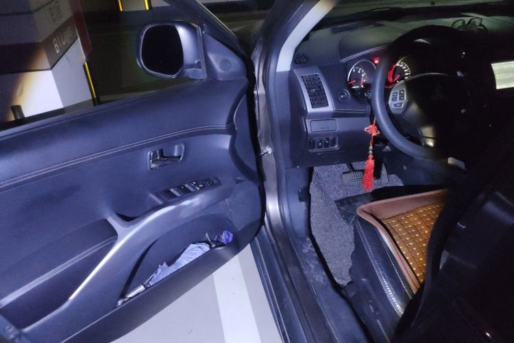 Used Mitsubishi Outlander 2012 Kicks 2.4 Fashion Navigation Edition Driver Seat