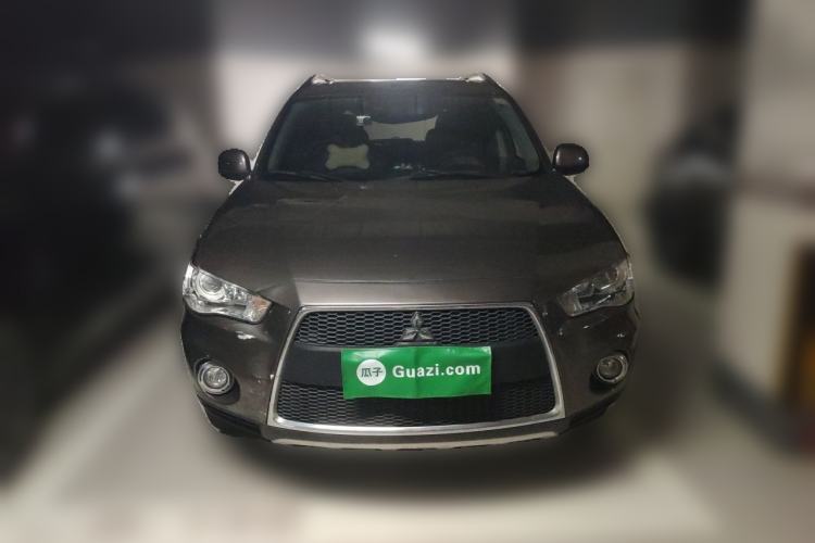 Used Mitsubishi Outlander 2012 Kicks 2.4 Fashion Navigation Edition Front