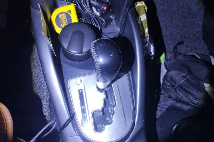Used Mitsubishi Outlander 2012 Kicks 2.4 Fashion Navigation Edition Gear Lever