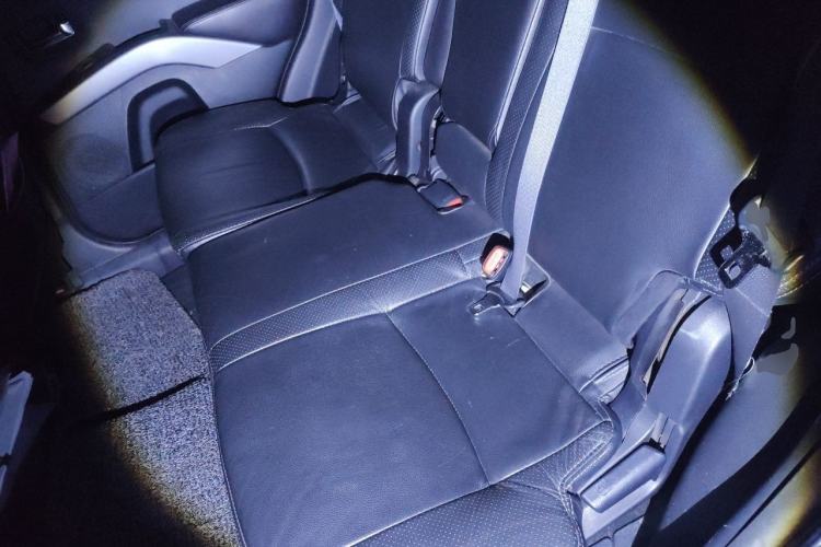 Used Mitsubishi Outlander 2012 Kicks 2.4 Fashion Navigation Edition Left Rear Seat