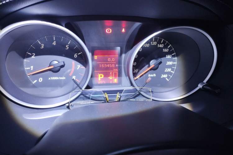 Used Mitsubishi Outlander 2012 Kicks 2.4 Fashion Navigation Edition Odometer Close Up