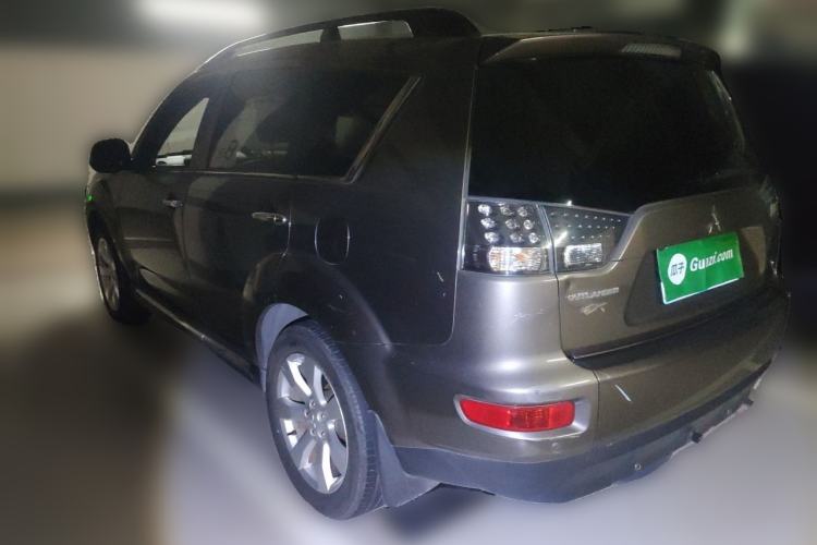 Used Mitsubishi Outlander 2012 Kicks 2.4 Fashion Navigation Edition Rear Left 45 Deg