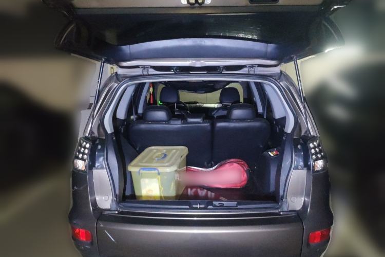 Used Mitsubishi Outlander 2012 Kicks 2.4 Fashion Navigation Edition Trunk