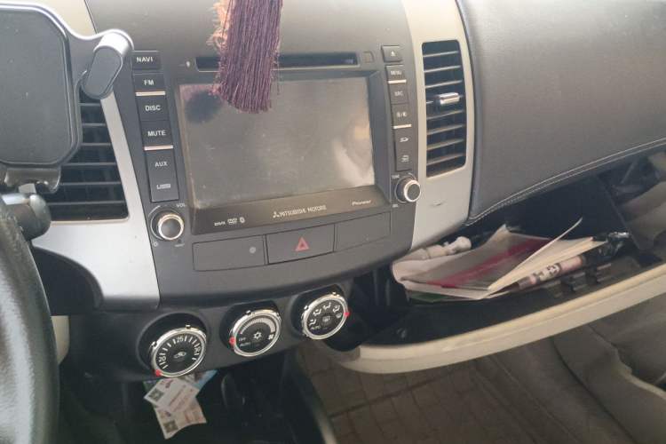 Used Mitsubishi Outlander 2012 Kijang 2.0 Urban Navigation Edition Audio And AC Panel