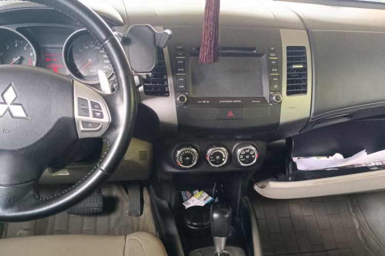 Used Mitsubishi Outlander 2012 Kijang 2.0 Urban Navigation Edition Center Console