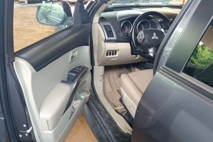 Used Mitsubishi Outlander 2012 Kijang 2.0 Urban Navigation Edition Driver Seat