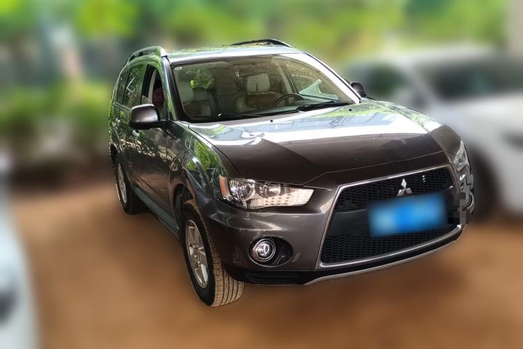 Used Mitsubishi Outlander 2012 Kijang 2.0 Urban Navigation Edition Front Right 45 Deg