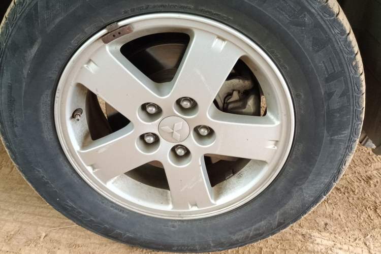Used Mitsubishi Outlander 2012 Kijang 2.0 Urban Navigation Edition Right Front Wheel Hub