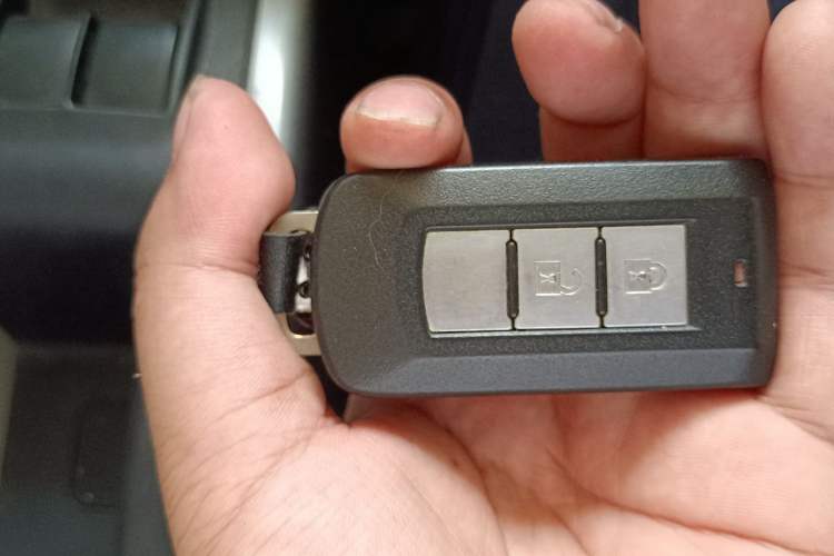 Used Mitsubishi Outlander 2012 Kijang 2.0 Urban Navigation Edition Vehicle Key