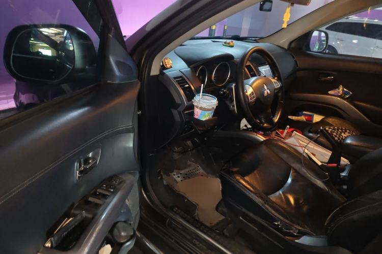Used Mitsubishi Outlander 2012 Kicks 2.4 Fashion Navigation Edition Driver Seat