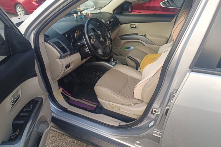 Used Mitsubishi Outlander 2012 Kijang 2.0 Urban Navigation Edition Driver Seat