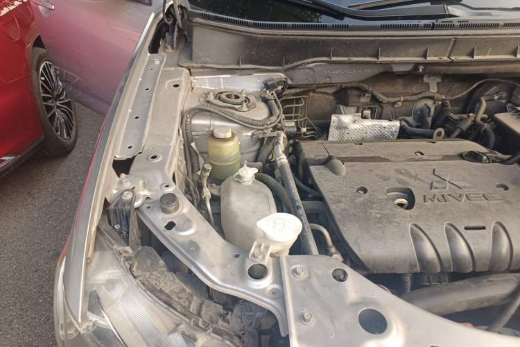 Used Mitsubishi Outlander 2012 Kijang 2.0 Urban Navigation Edition Engine Bay Right