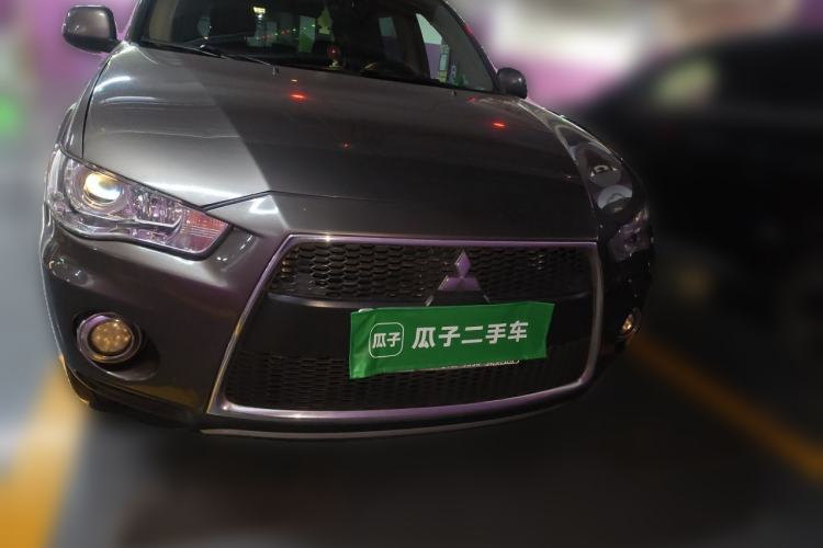 Used Mitsubishi Outlander 2012 Kicks 2.4 Fashion Navigation Edition Front