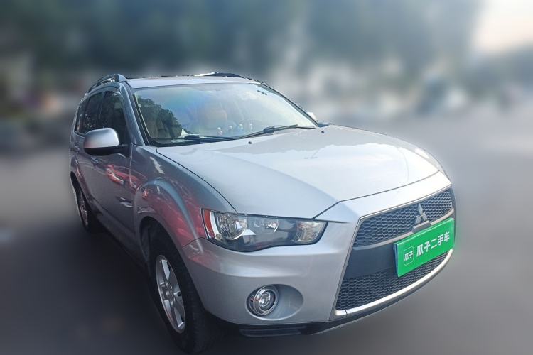 Used Mitsubishi Outlander 2012 Kijang 2.0 Urban Navigation Edition Front Right 45 Deg