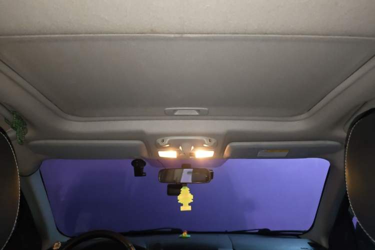 Used Mitsubishi Outlander 2012 Kicks 2.4 Fashion Navigation Edition Headliner