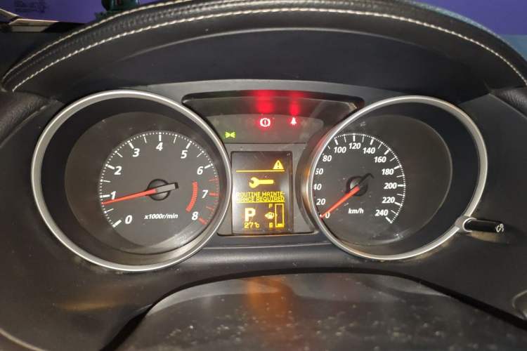 Used Mitsubishi Outlander 2012 Kicks 2.4 Fashion Navigation Edition Instrument Cluster