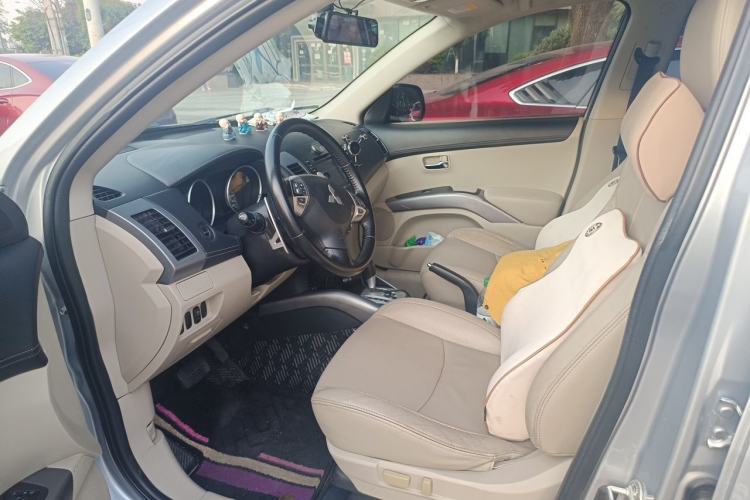 Used Mitsubishi Outlander 2012 Kijang 2.0 Urban Navigation Edition Left Front Seat