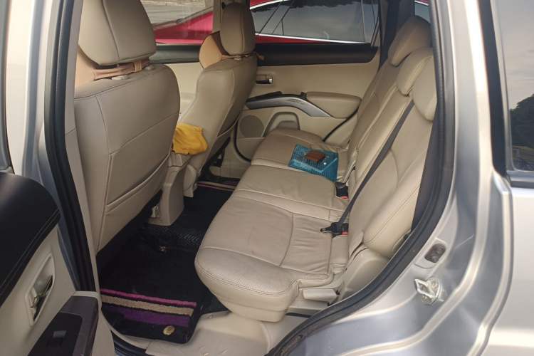 Used Mitsubishi Outlander 2012 Kijang 2.0 Urban Navigation Edition Left Rear Seat