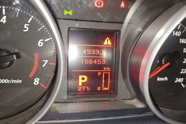 Used Mitsubishi Outlander 2012 Kicks 2.4 Fashion Navigation Edition Odometer Close Up