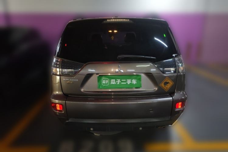 Used Mitsubishi Outlander 2012 Kicks 2.4 Fashion Navigation Edition Rear