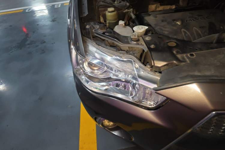 Used Mitsubishi Outlander 2012 Kicks 2.4 Fashion Navigation Edition Right Front Headlight