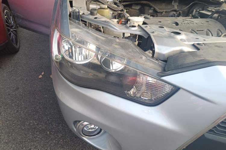 Used Mitsubishi Outlander 2012 Kijang 2.0 Urban Navigation Edition Right Front Headlight