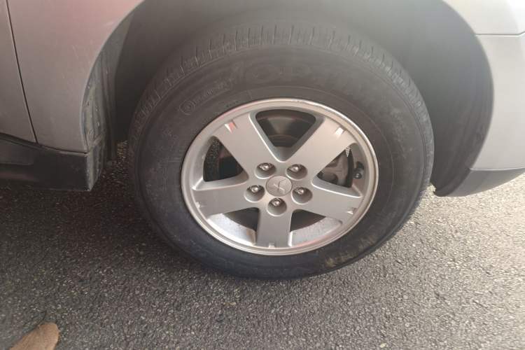 Used Mitsubishi Outlander 2012 Kijang 2.0 Urban Navigation Edition Right Front Wheel Hub