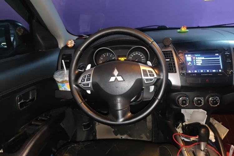 Used Mitsubishi Outlander 2012 Kicks 2.4 Fashion Navigation Edition Steering Wheel