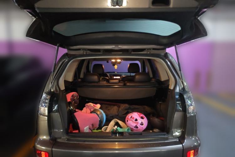 Used Mitsubishi Outlander 2012 Kicks 2.4 Fashion Navigation Edition Trunk