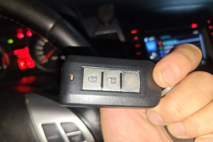 Used Mitsubishi Outlander 2012 Kicks 2.4 Fashion Navigation Edition Vehicle Key