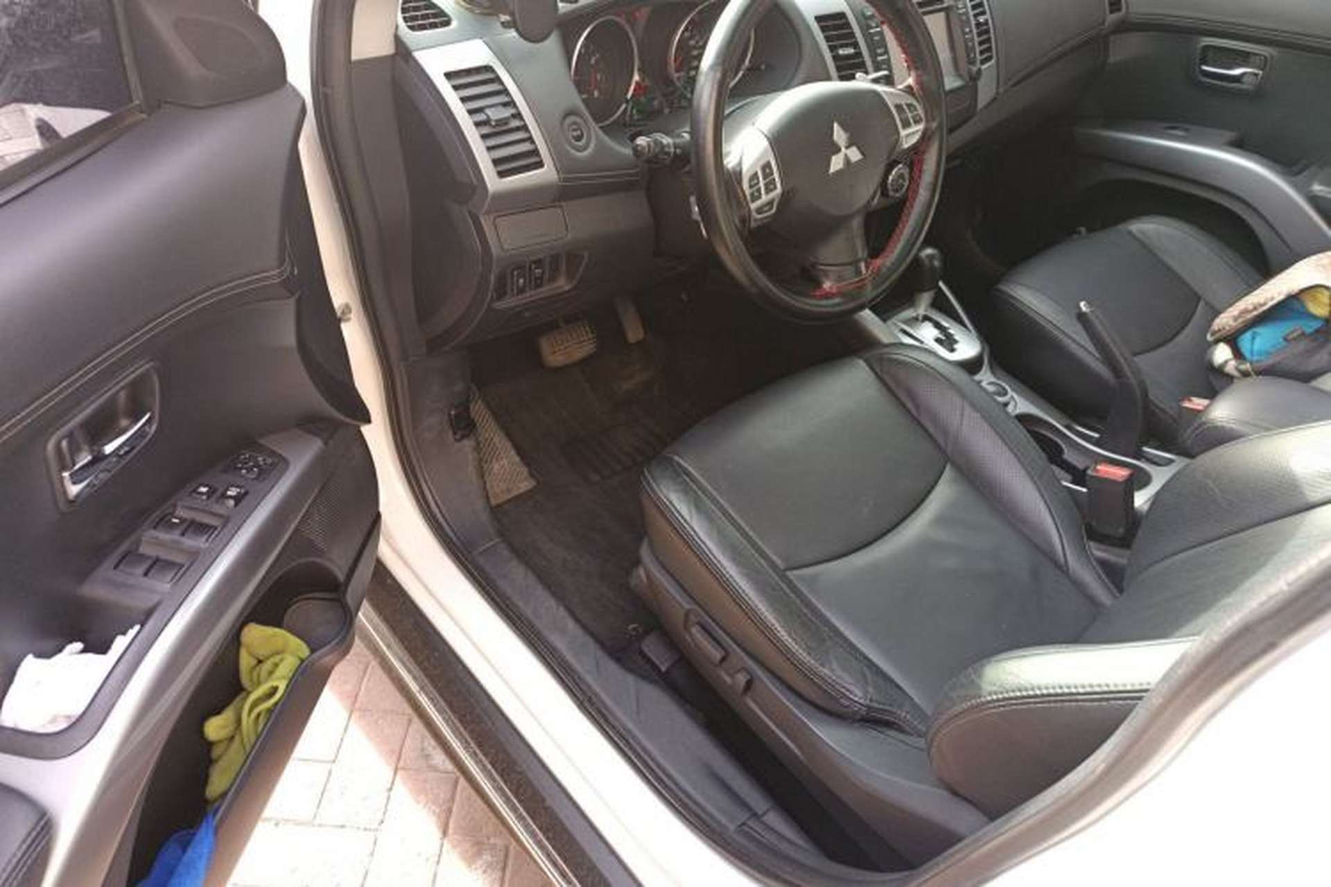 Used Mitsubishi Outlander 2012 Kicks 2.4 Fashion Navigation Edition Driver Seat