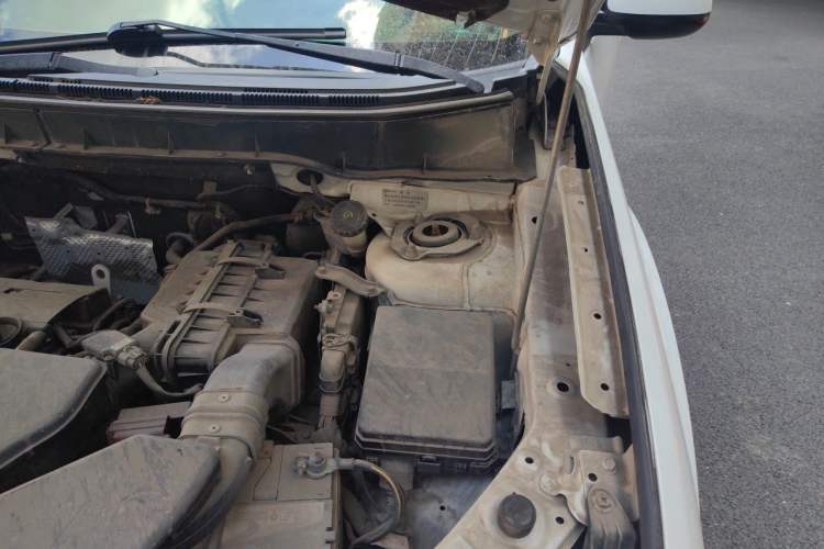 Used Mitsubishi Outlander 2012 Kicks 2.4 Fashion Navigation Edition Engine Bay Left