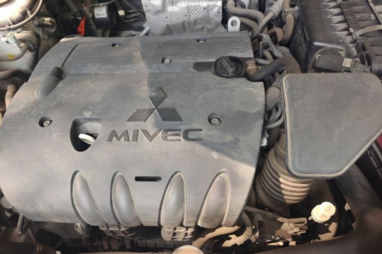Used Mitsubishi Outlander 2012 Kicks 2.4 Fashion Navigation Edition Engine Bay Left