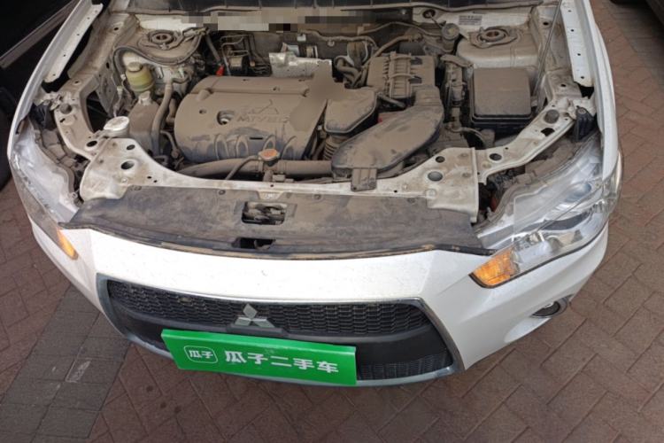 Used Mitsubishi Outlander 2012 Kicks 2.4 Fashion Navigation Edition Engine Bay