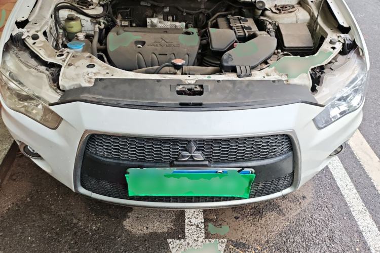 Used Mitsubishi Outlander 2012 Kicks 2.4 Fashion Navigation Edition Engine Bay