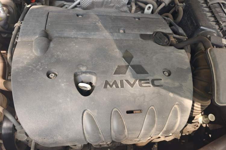 Used Mitsubishi Outlander 2012 Kicks 2.4 Fashion Navigation Edition Engine Bay Right