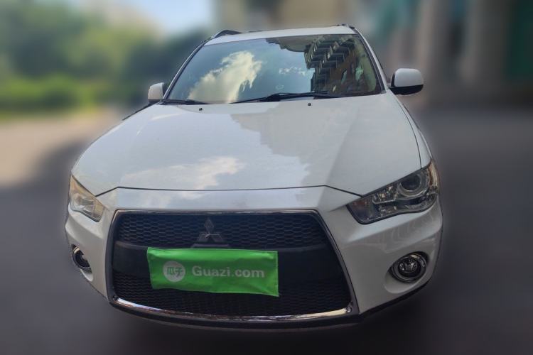 Used Mitsubishi Outlander 2012 Kicks 2.4 Fashion Navigation Edition Front