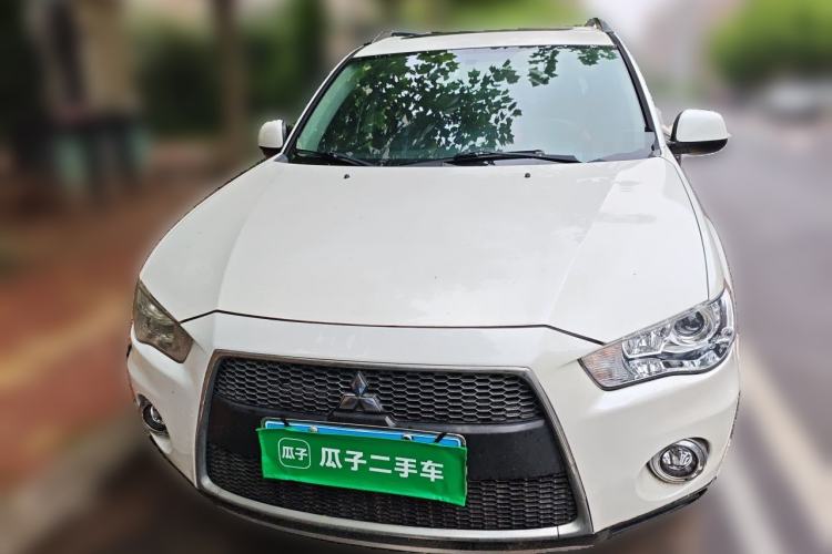 Used Mitsubishi Outlander 2012 Kicks 2.4 Fashion Navigation Edition Front