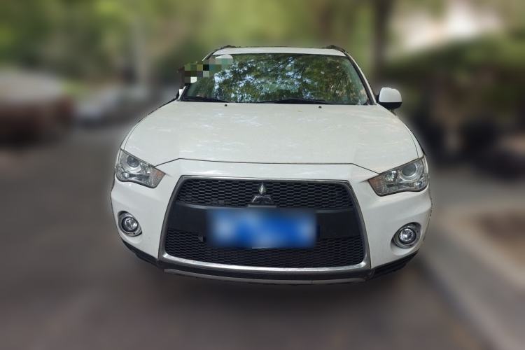 Used Mitsubishi Outlander 2012 Kicks 2.4 Fashion Navigation Edition Front