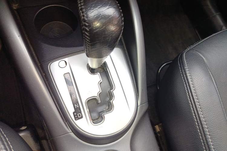 Used Mitsubishi Outlander 2012 Kicks 2.4 Fashion Navigation Edition Gear Lever